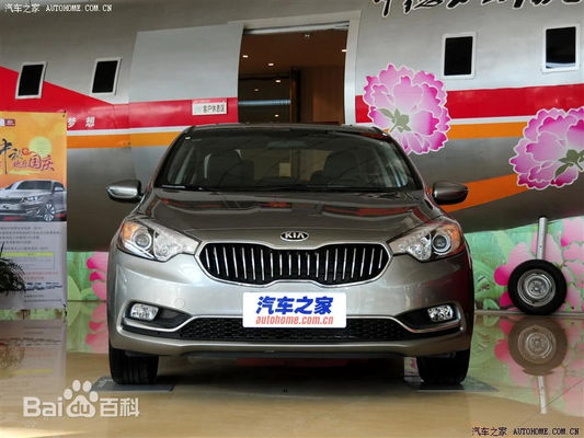 K3 Kia Subcompact Car 4 cửa Sedan Với màn hình cảm ứng độ phân giải cao